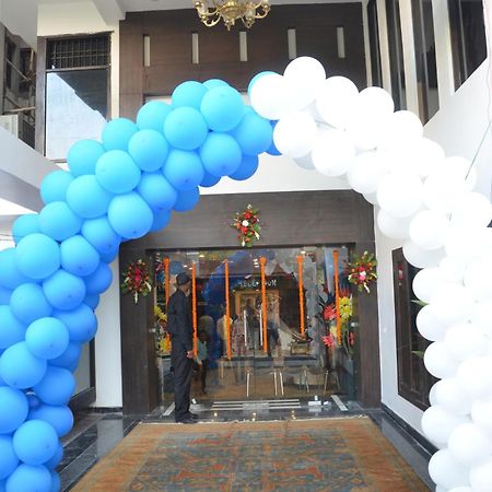 Hotel Park Plaza Varanasi Esterno foto